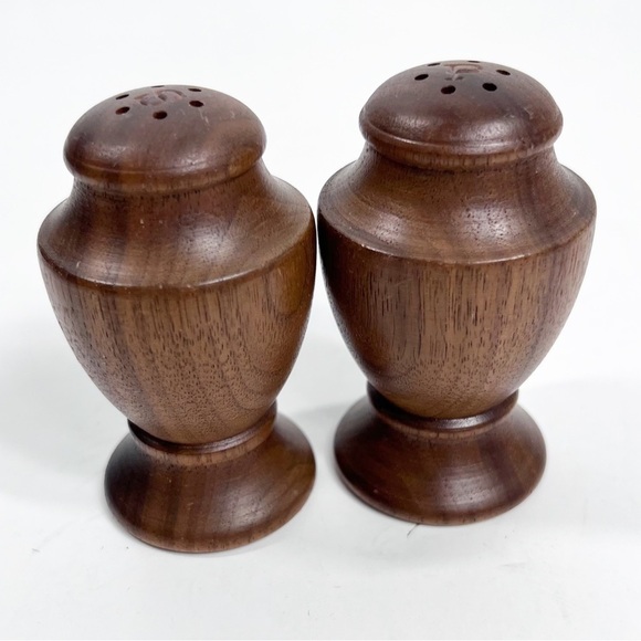 VINTAGE Mid- Century Modern Wooden Salt & Pepper Shakers - Picture 6 of 7